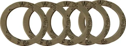 Aus sechs Flachdichtungen der Marke Wolf, in kreisförmiger Form, die sich übereinander anordnen lassen. Sie sind aus einem kompakten Material gefertigt.
